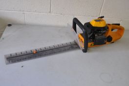 A JCB PHT24 PETROL HEDGE TRIMMER, blade length 510mm (tested and working)