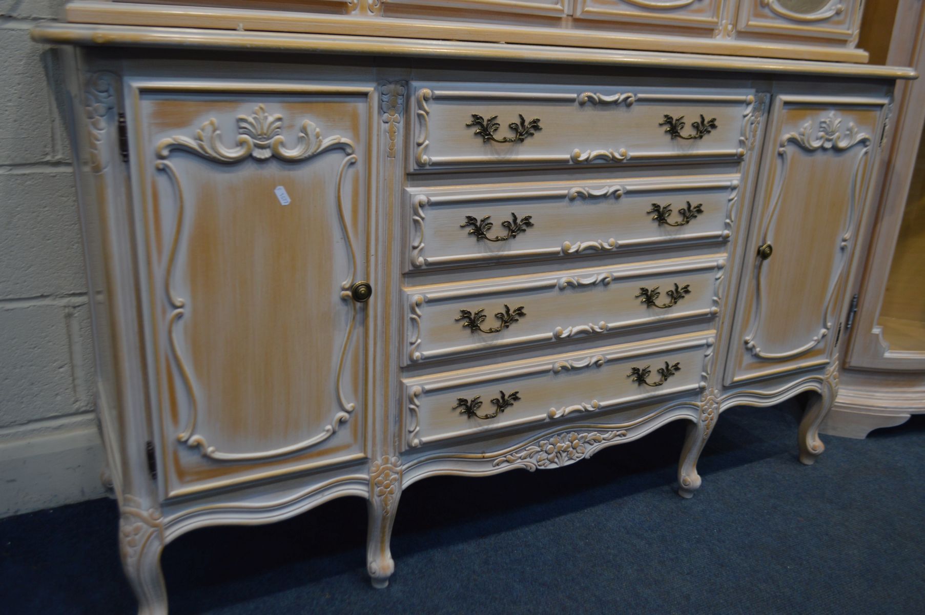 A BLEACHED FINISH ITALIAN FOUR DOOR DISPLAY CABINET, with four central drawers, width 149cm x - Image 3 of 4
