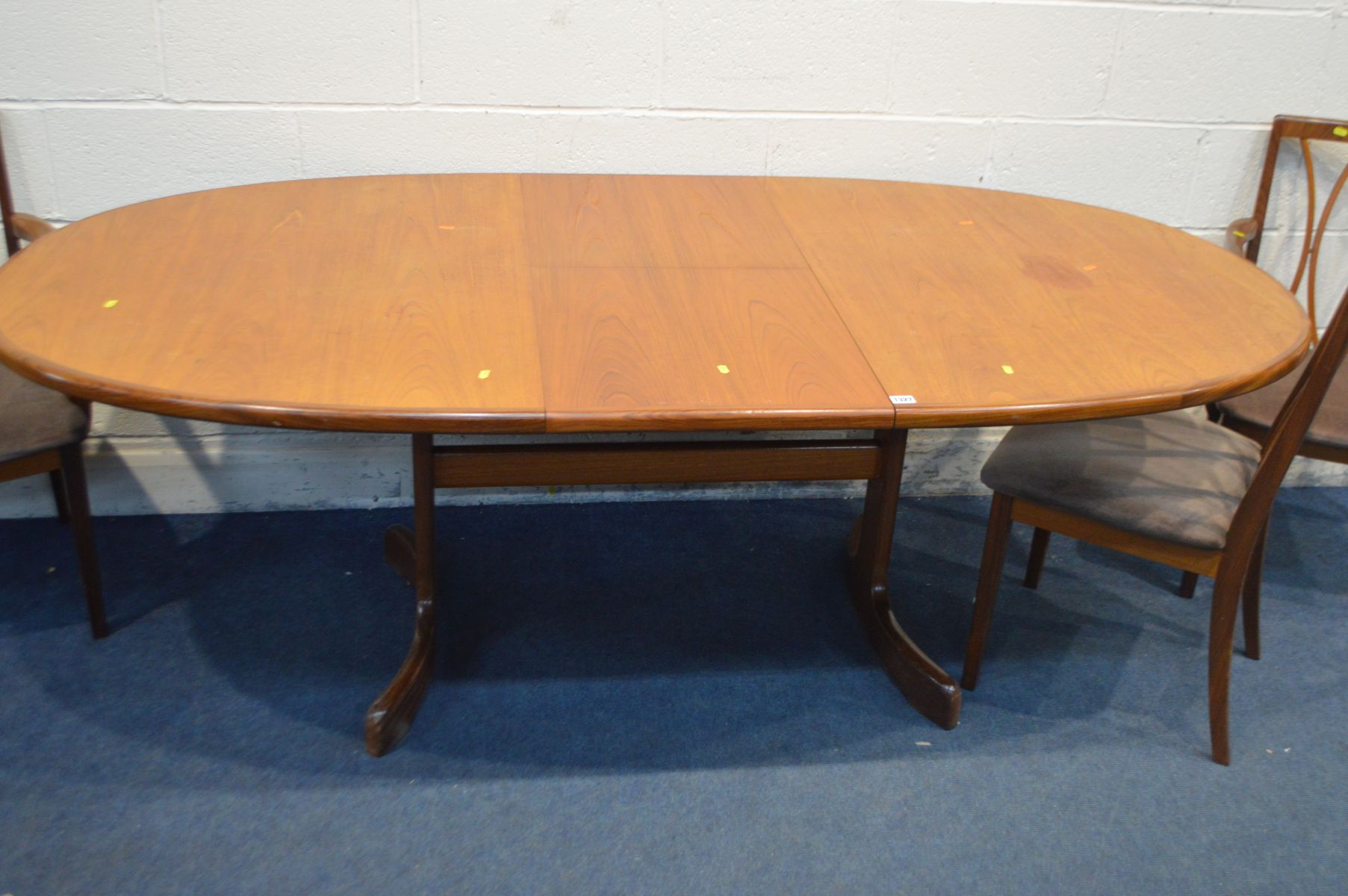 A G PLAN FRESCO TEAK EXTENDING DINING TABLE, length 209cm x closed length 163cm x depth 107cm x - Image 3 of 3