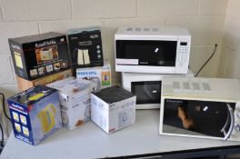 A QUANTITY OF KITCHEN ELECTRICALS to include three microwaves, Cookworks, Russell Hobbs and