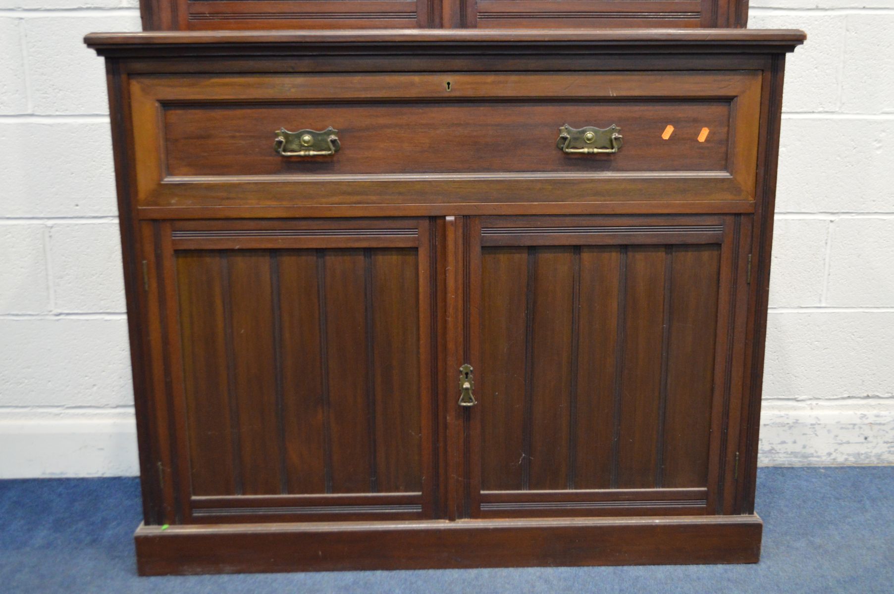 AN EDWARDIAN WALNUT SECRETAIRE BOOKCASE with double glazed doors enclosing three adjustable - Image 5 of 5