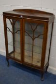 AN OAK TWO DOOR CHINA CABINET, on cabriole legs, width 89cm x depth 31cm x height 126cm (Sd)