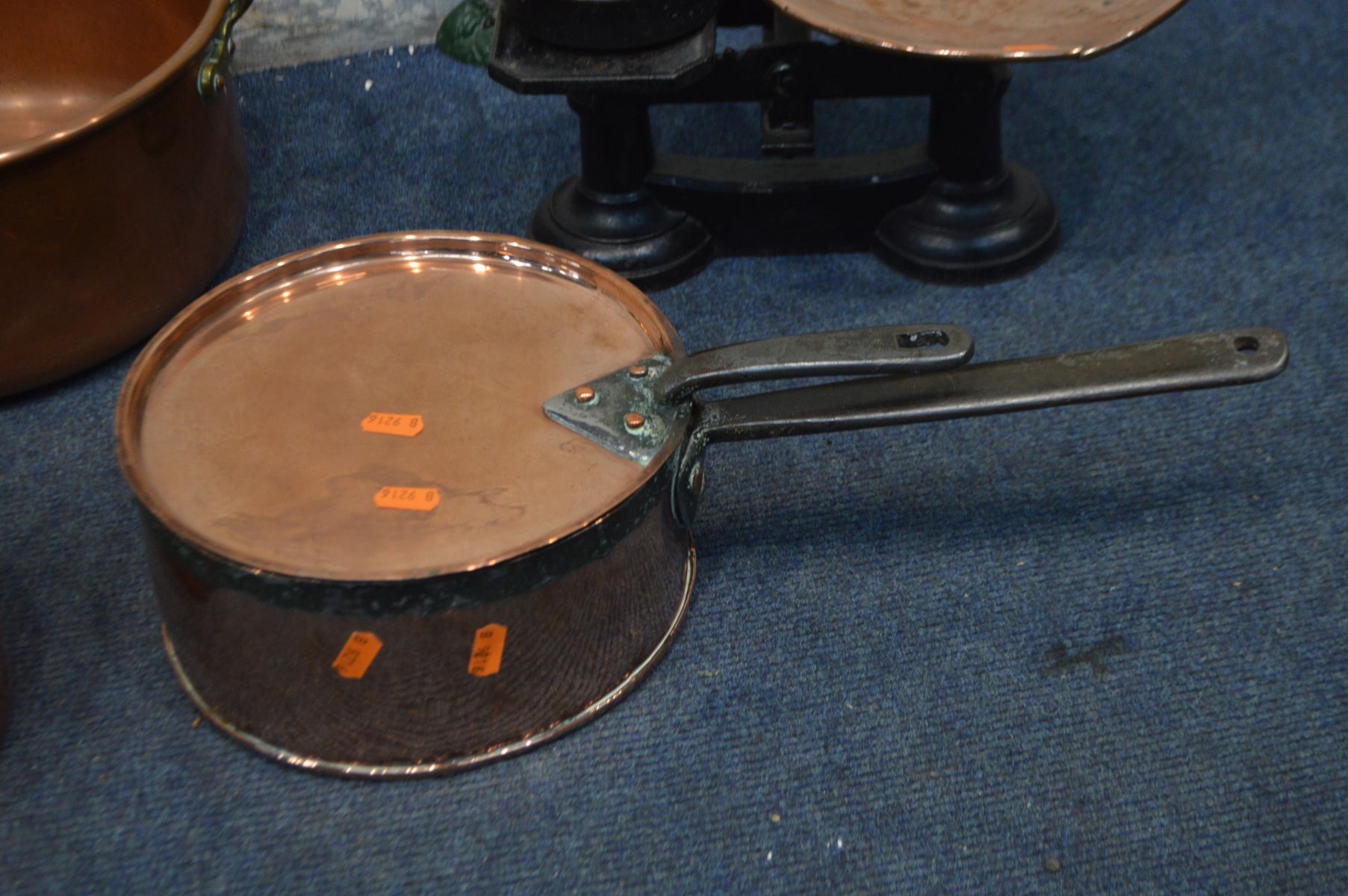 A COLLECTION OF COPPERWARE to include a jam pan with twin brass handles, a balance scale with - Image 3 of 4