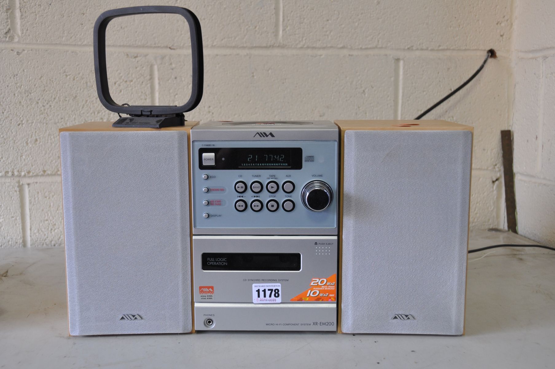 AN AIWA XR-EM200 MINI HIFI with two matching speakers (PAT pass and working)