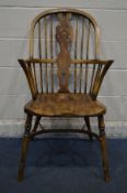 A REPRODUCTION 18TH CENTURY ELM WINDSOR ARMCHAIR, spindled and yewwood splat back, on turned legs