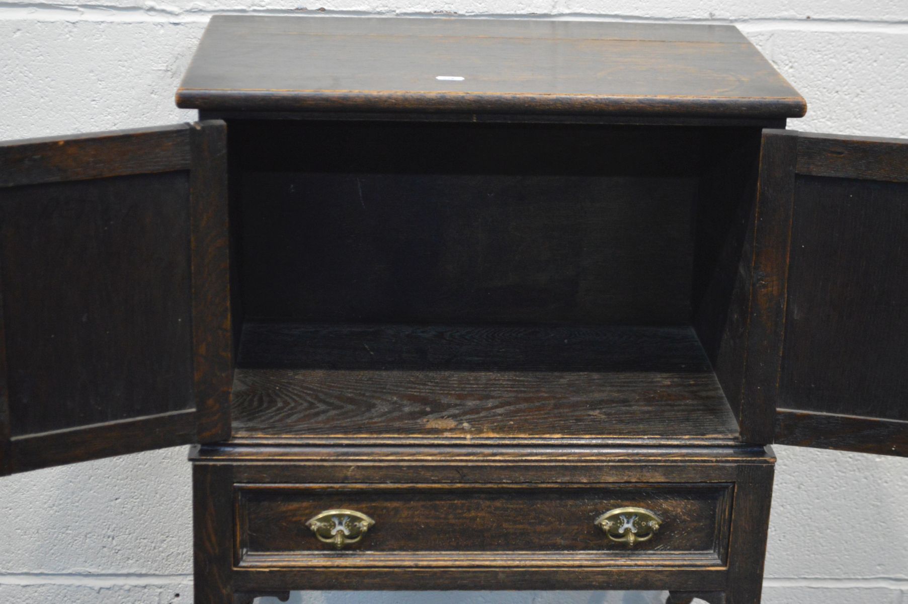 AN EARLY 20TH CENTURY OAK TWO DOOR CABINET, single drawer, on barley twist legs united by - Image 3 of 3