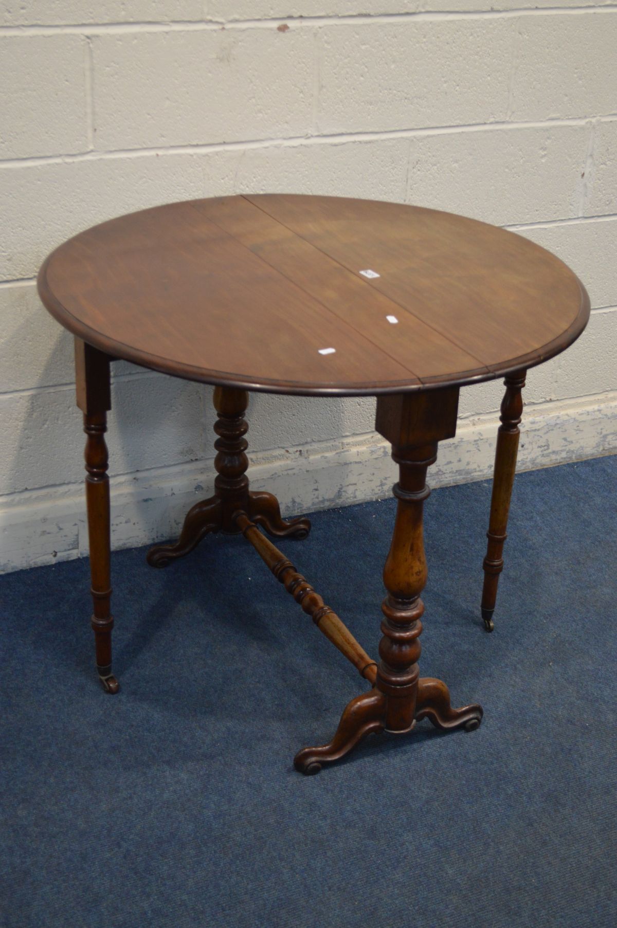 A VICTORIAN WALNUT OVAL CIRCULAR TOPPED SUTHERLAND TABLE, on turned supports to twin scrolled legs - Image 3 of 3