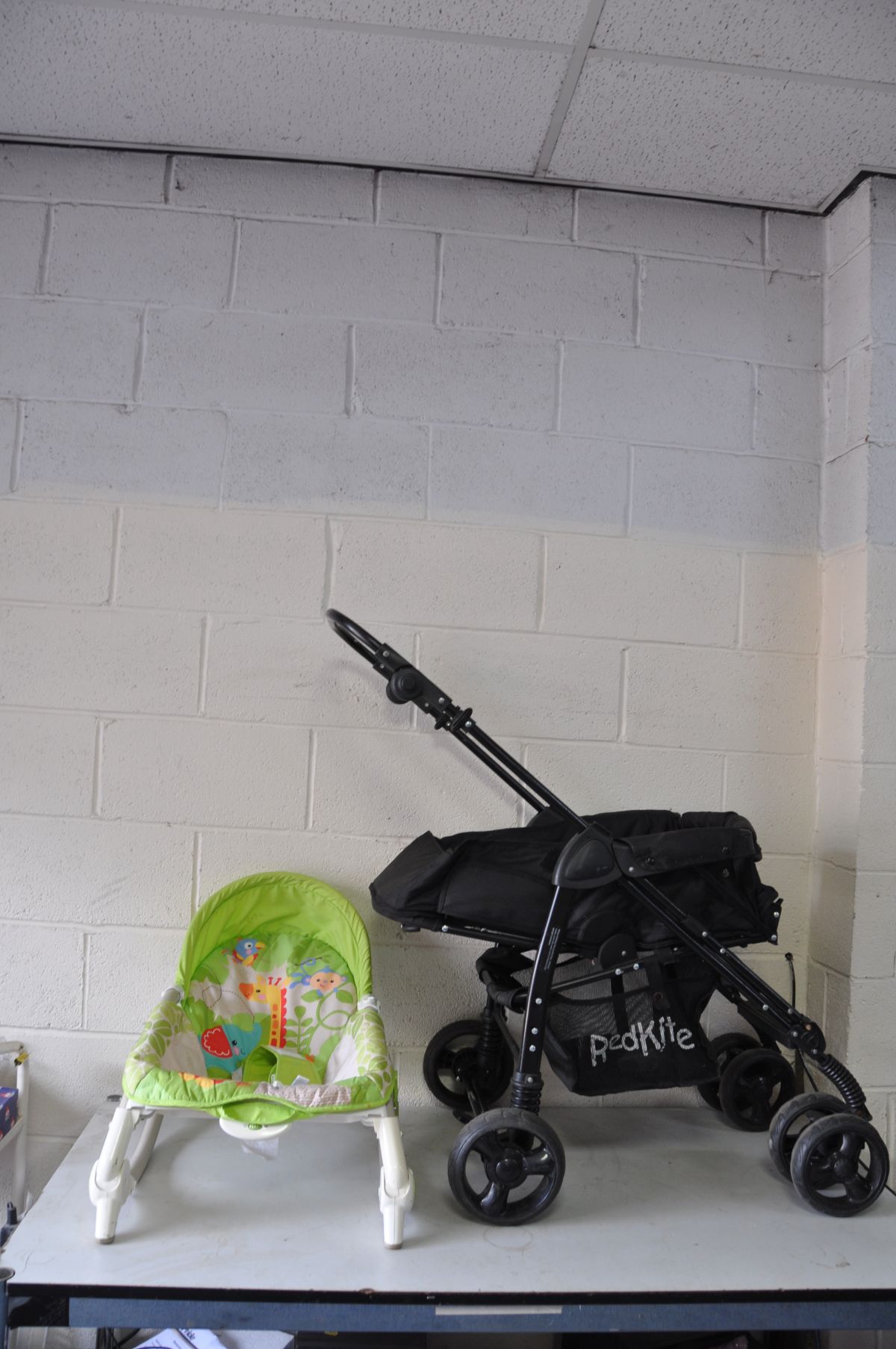 A REDKITE FOLDING PUSHCHAIR and a baby Bouncer (2)