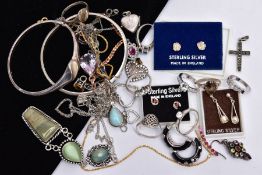 A BAG OF ASSORTED JEWELLERY, to include a silver ring set with an oval smokey quartz, bifurcated