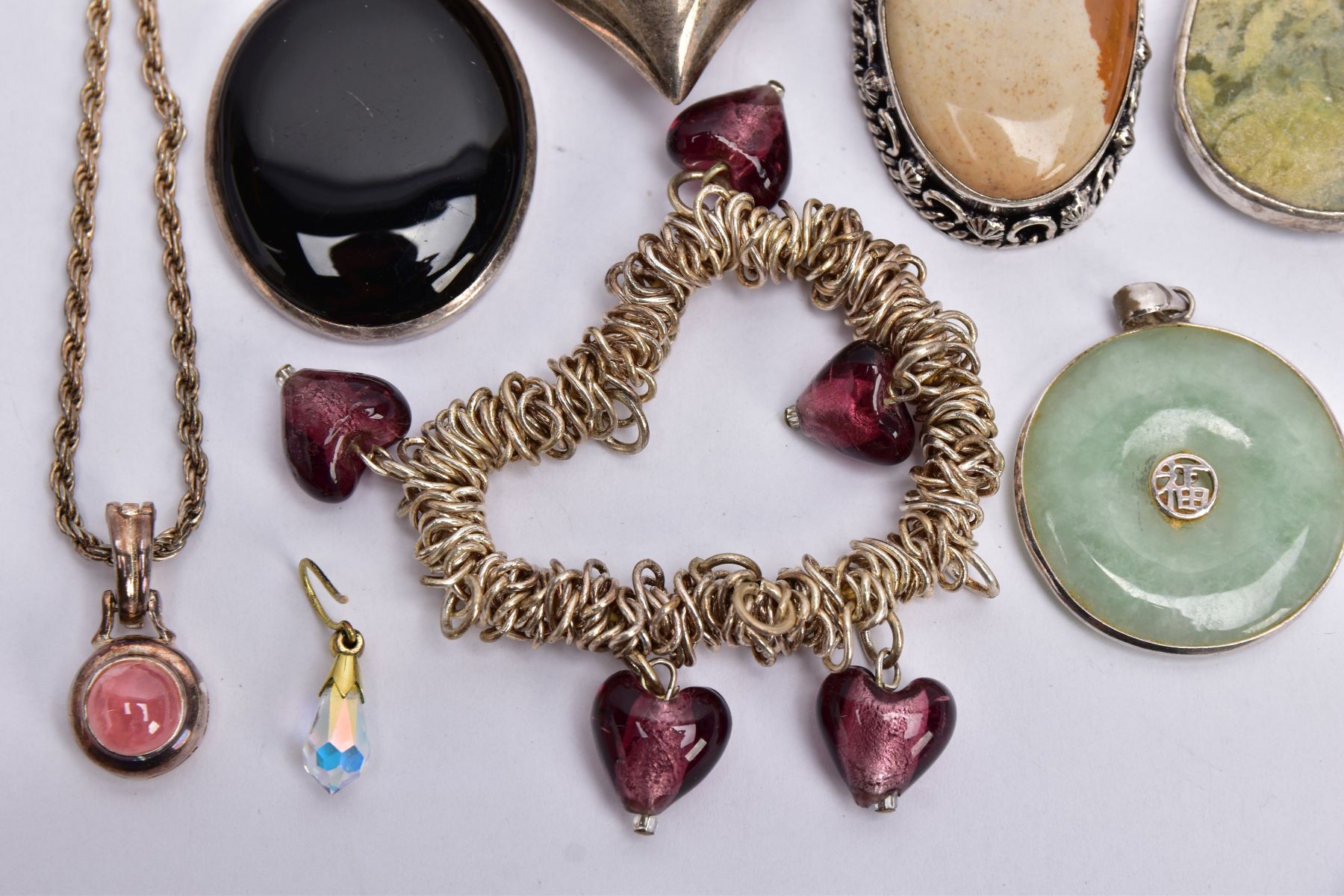 A BAG OF ASSORTED JEWELLERY ITEMS, to include a silver mounted jade pendant, fitted with a tapered - Image 2 of 5