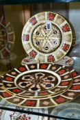 FOUR ROYAL CROWN DERBY 1128 IMARI PATTERN PLATES AND A 'BALI' PATTERN CRESCENT SHAPED PLATE,