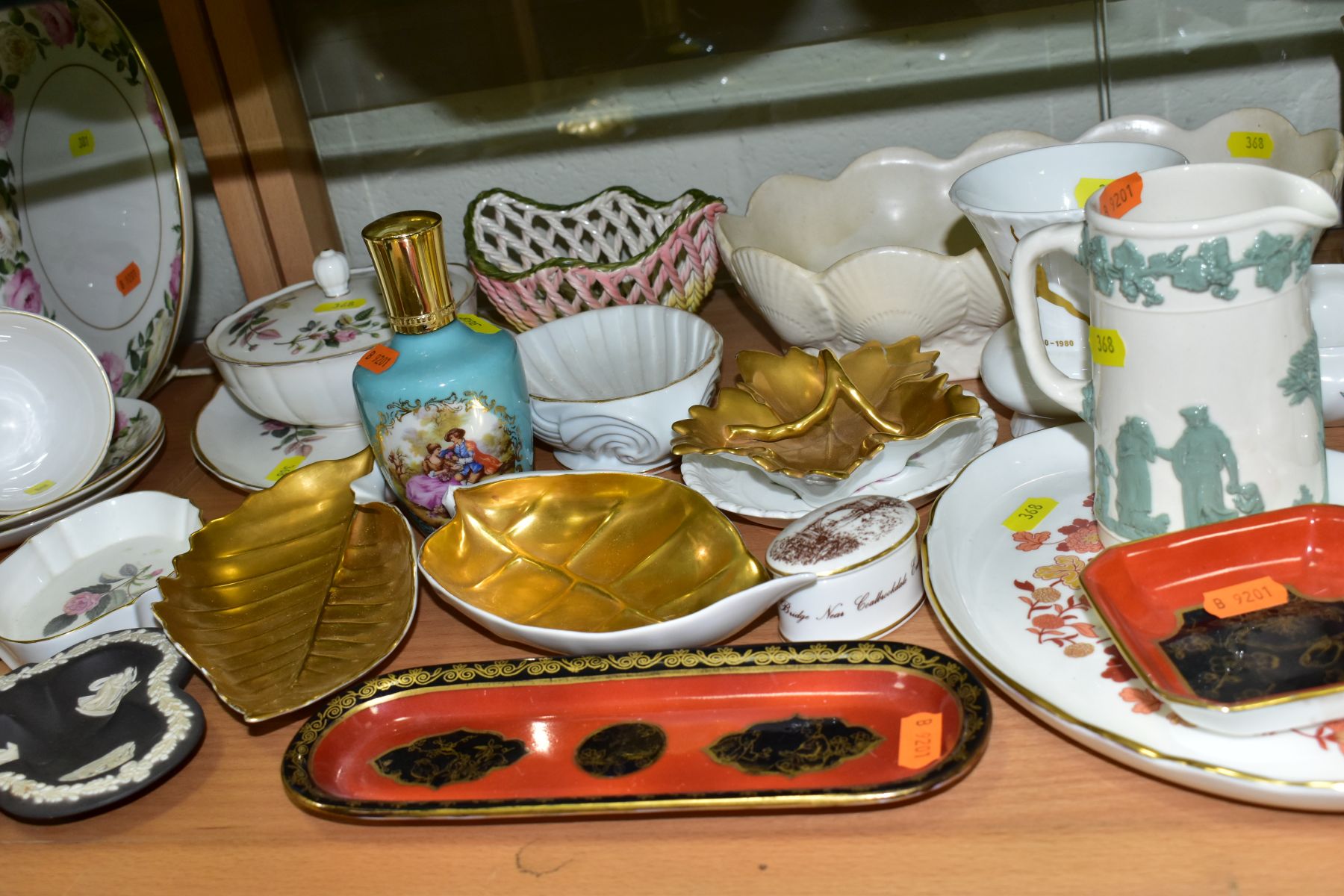 A QUANTITY OF ASSORTED CERAMICS AND GIFTWARE BY SPODE, COALPORT, ROYAL DOULTON, etc, including a - Image 2 of 13