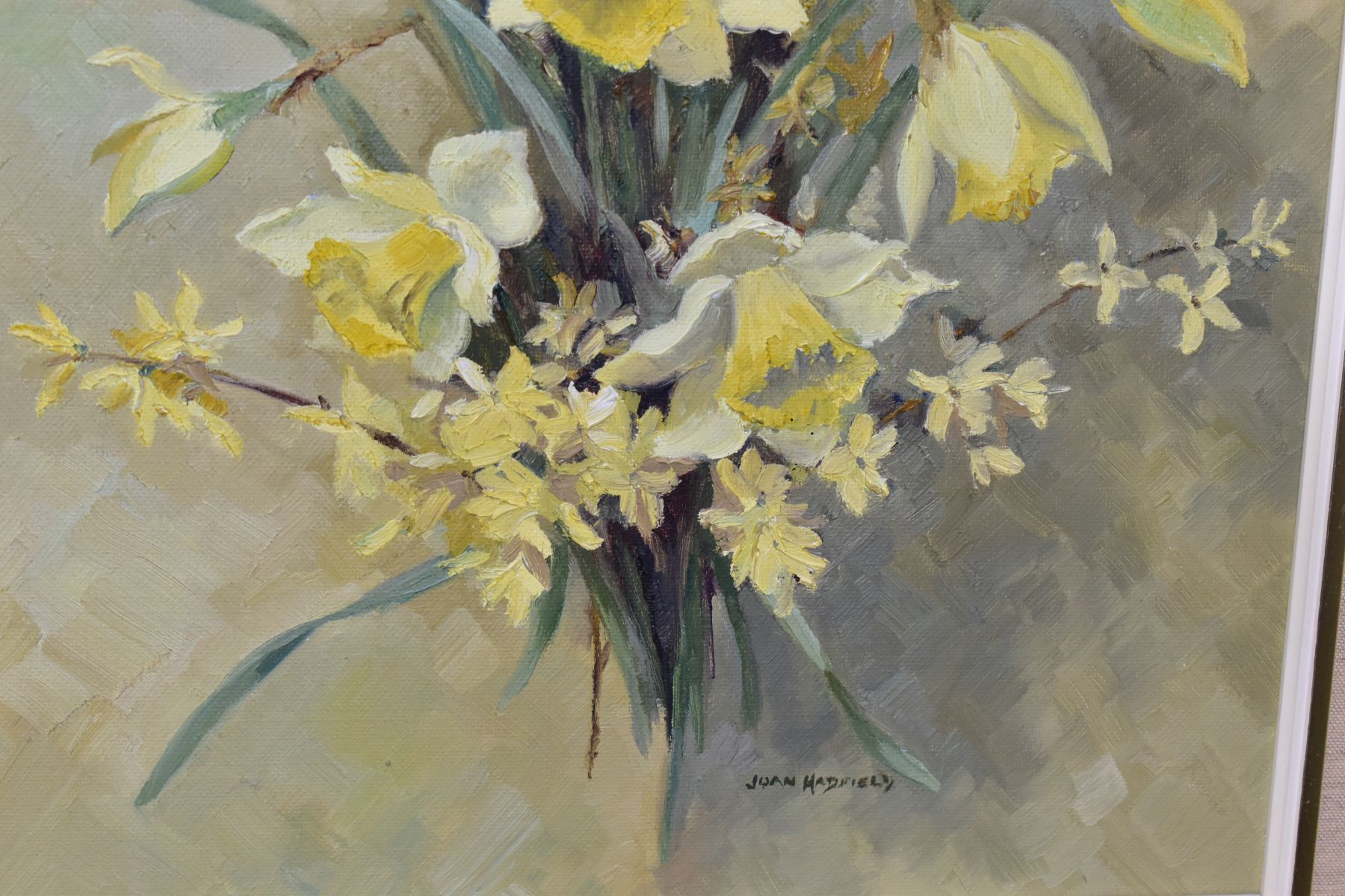 JOAN HADFIELD (20TH CENTURY), two oil on canvas flower studies, the first depicts daffodils and - Image 5 of 5