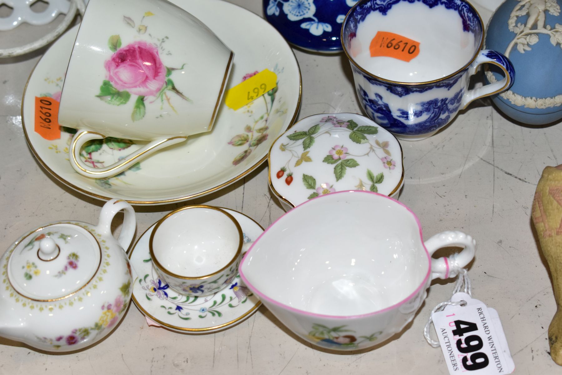 A GROUP OF ORNAMENTS, GIFT WARE, ETC, to include small Royal Worcester 'Enchantment' jug, height - Image 7 of 16