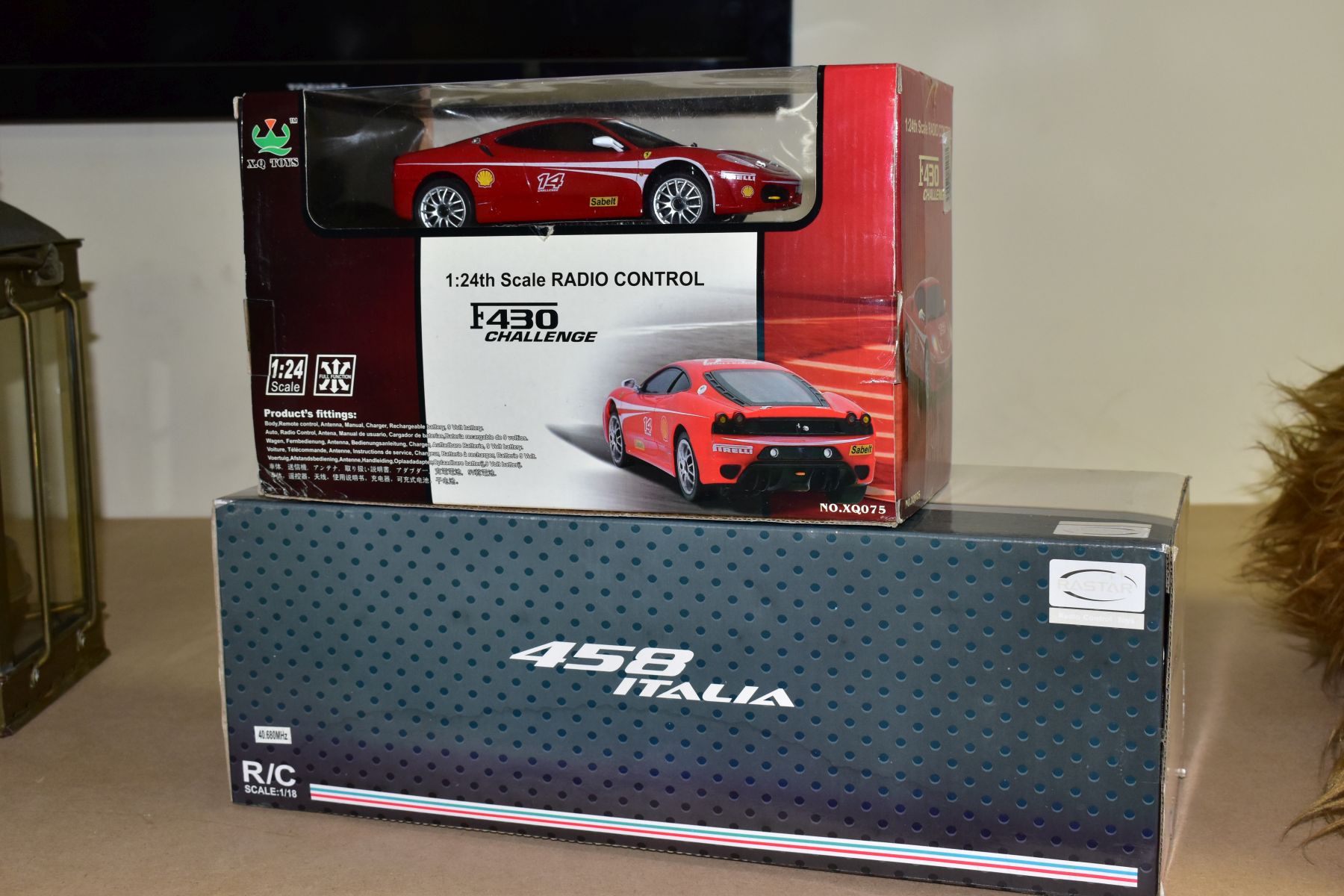 A RASTAR FERRARI 458 ITALIA 1/18 SCALE RADIO CONTROL CAR, together with a XIN QIANG Ferrari F430 - Image 3 of 3