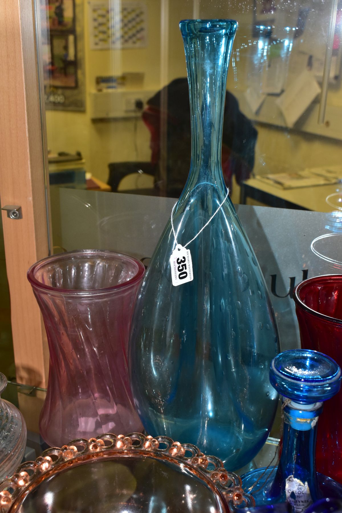 TEN PIECES OF COLOURED GLASSWARE including a blue glass vase of triform shape, with bubble - Image 5 of 10