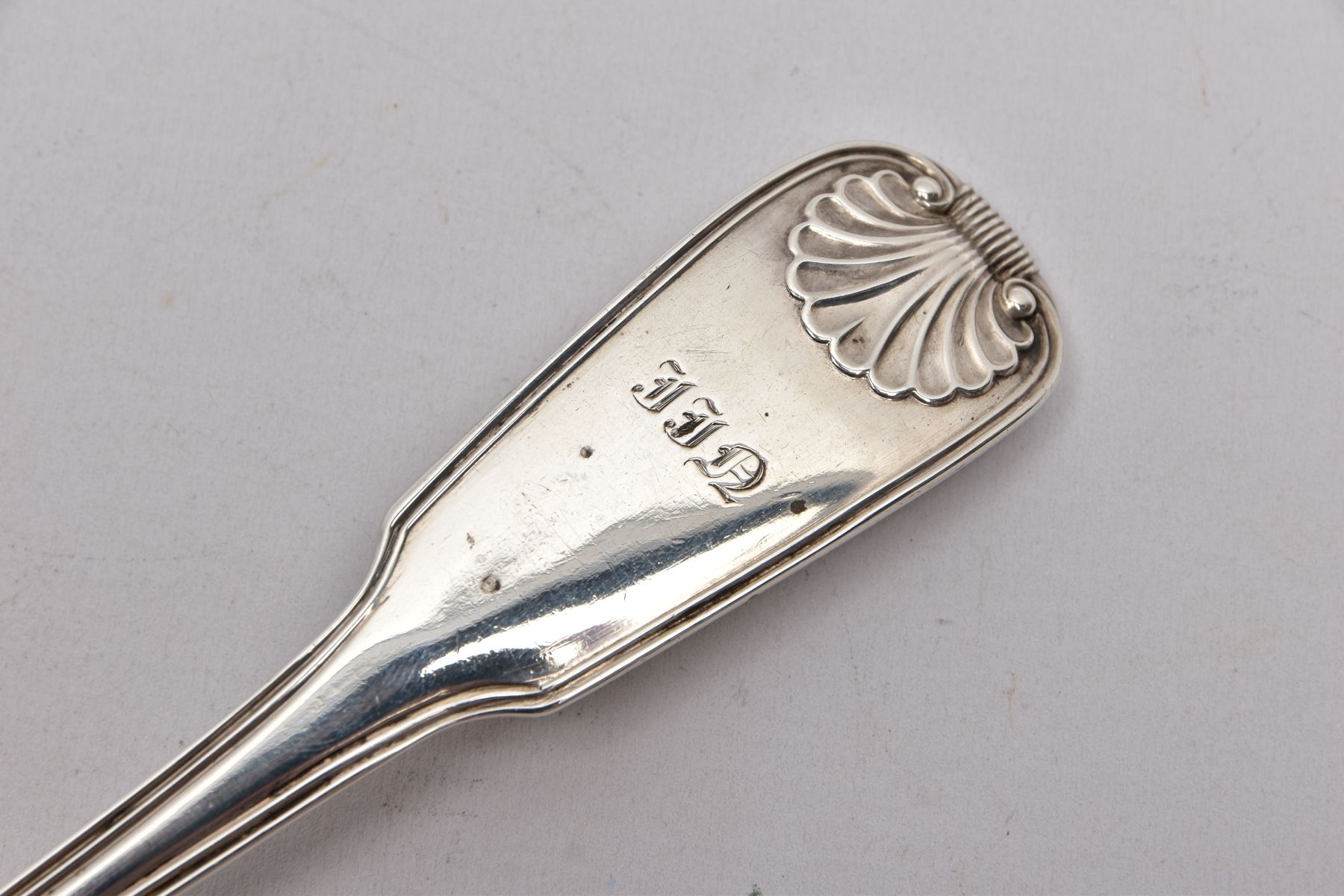 AN EARLY VICTORIAN LARGE SILVER SERVING SPOON, kings pattern design with a reeded rim, engraved - Image 2 of 4