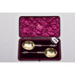 A CASED TWO PIECE LATE VICTORIAN SILVER GILT SPOON SET, brown case opens to reveal a purple velvet