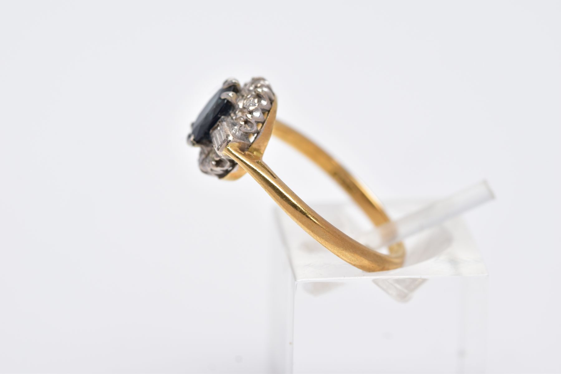 A LATE 20TH CENTURY 18CT GOLD SAPPHIRE AND DIAMOND OVAL CLUSTER RING, centring on a mixed cut - Image 2 of 4