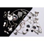 A BAG OF ASSORTED SILVER AND WHITE METAL JEWELLERY, to include a plain polished silver neck