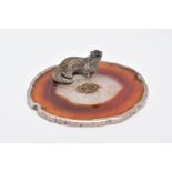 A WHITE METAL OTTER ON AN AGATE AND SILVER MOUNTED BASE, textured figure of an otter fixed onto a