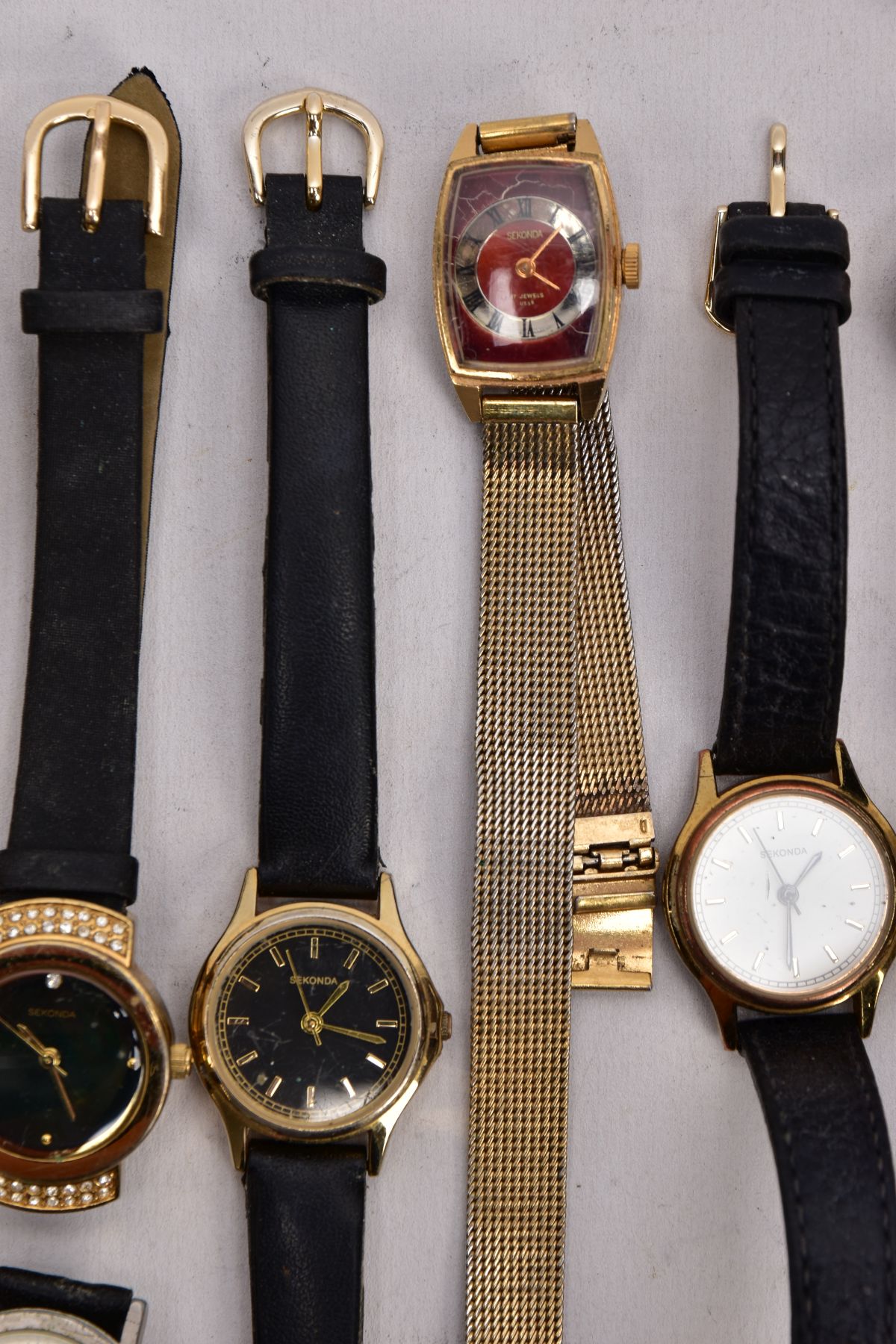 A BAG OF TWENTY 'SEKONDA' WRISTWATCHES AND A 'SEKONDA' WATCH FOB, mostly ladies quartz watches, of - Image 10 of 10