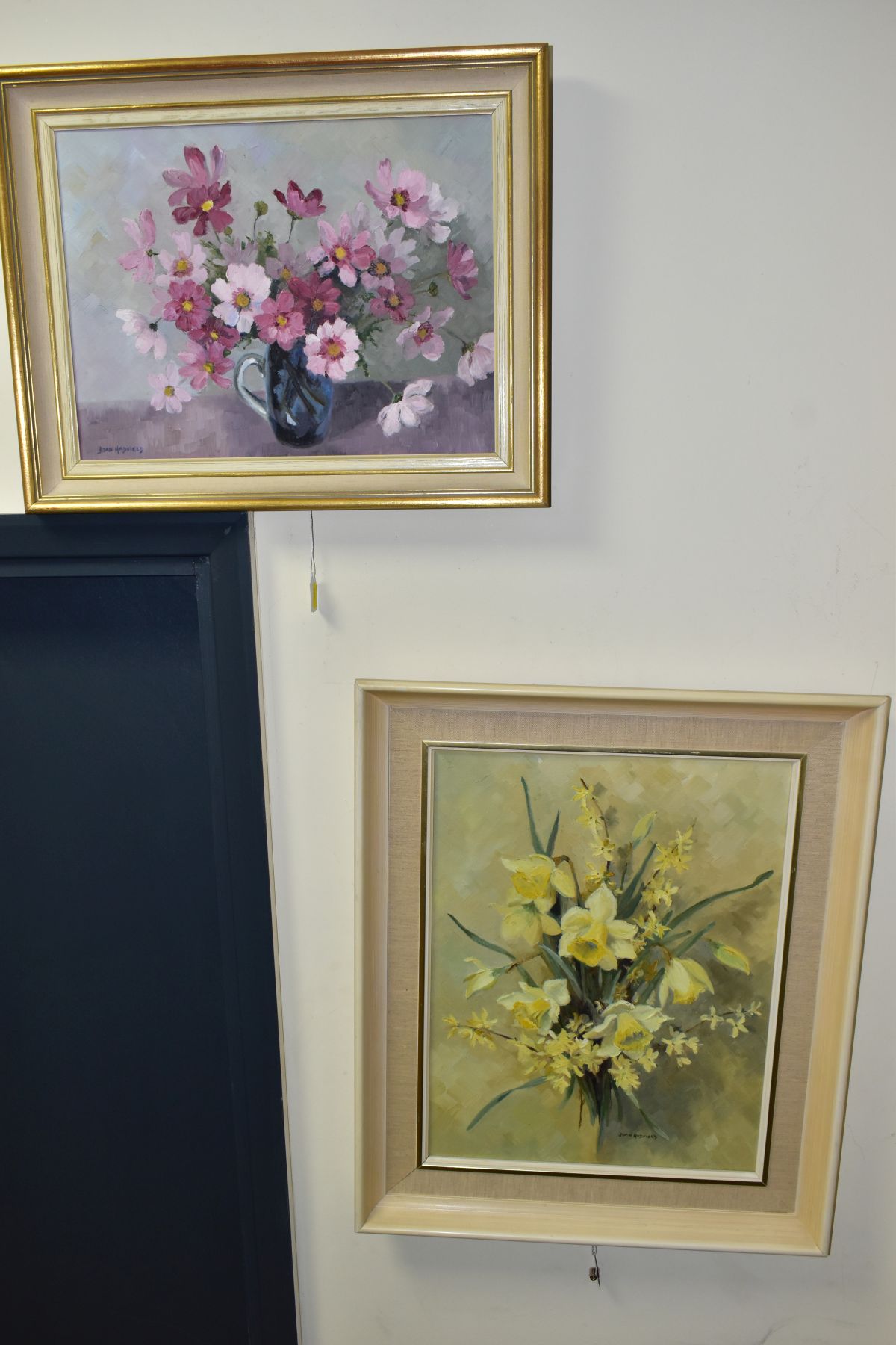 JOAN HADFIELD (20TH CENTURY), two oil on canvas flower studies, the first depicts daffodils and