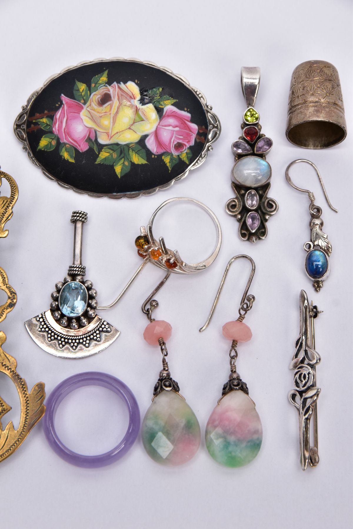 A BAG OF ASSORTED ITEMS, to include a white metal drop pendant set with a central oval moonstone - Image 2 of 5
