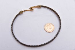 A SILVER AND 18CT GOLD BANGLE WITH A YELLOW METAL COIN, the silver bangle of a rope twist design