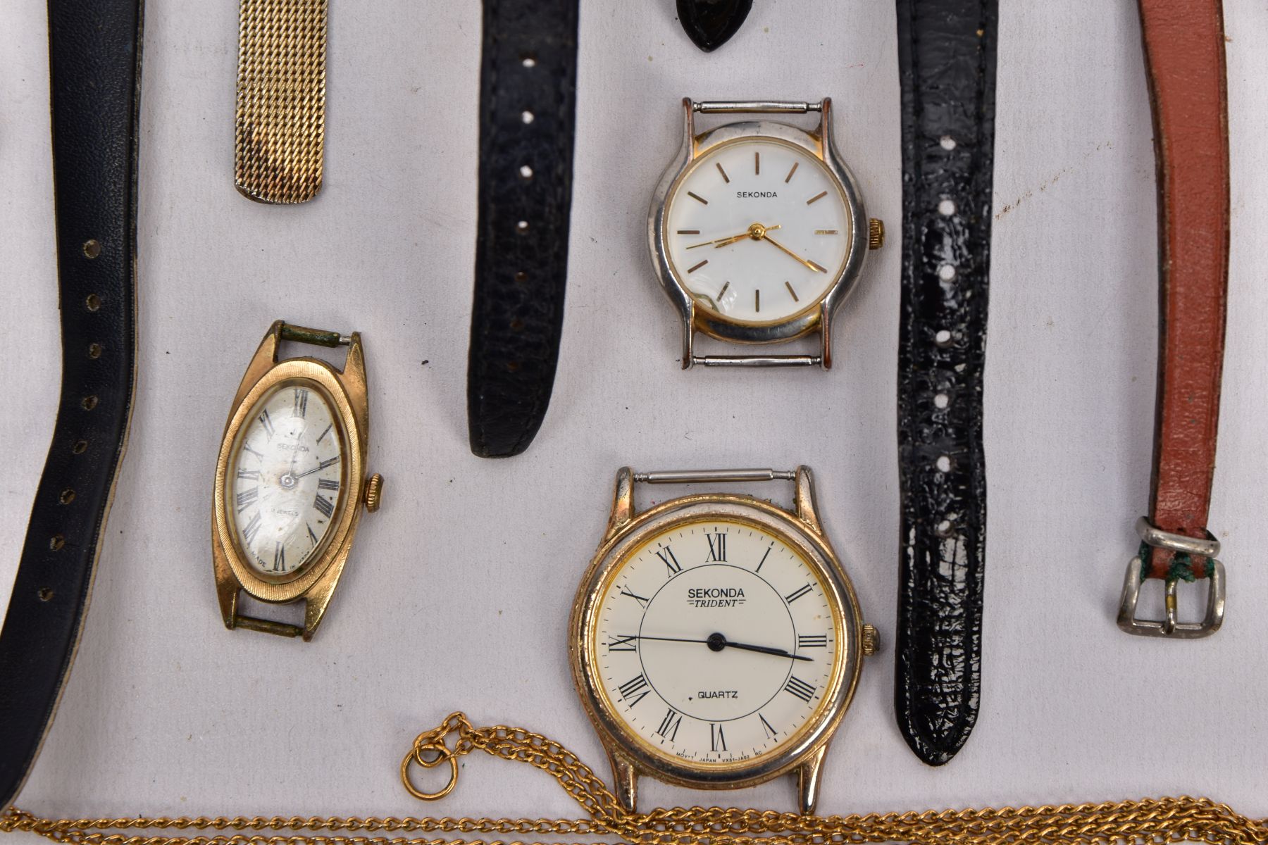 A BAG OF TWENTY 'SEKONDA' WRISTWATCHES AND A 'SEKONDA' WATCH FOB, mostly ladies quartz watches, of - Image 9 of 10