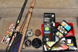 A SMALL QUANTITY OF FLY FISHING TACKLE AND FLY TYING EQUIPMENT, including a Chevron Rod Company '