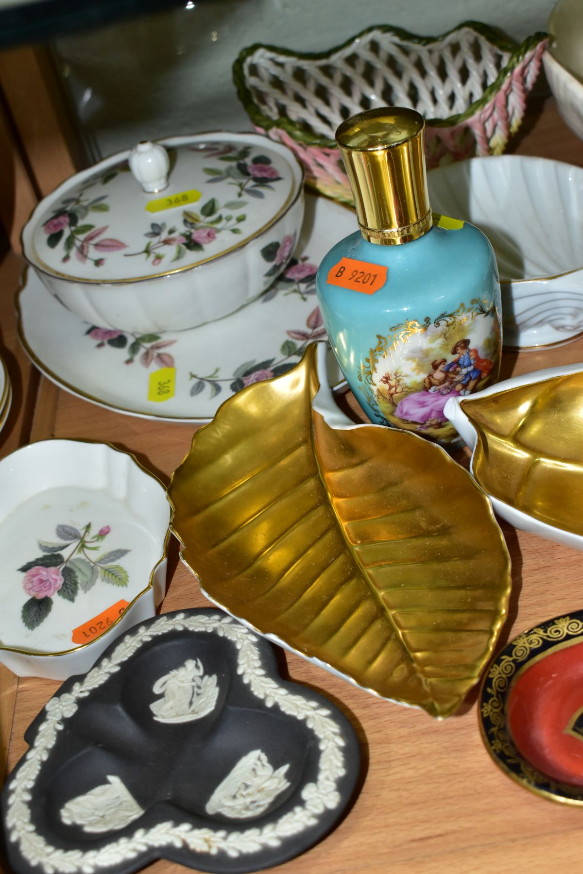 A QUANTITY OF ASSORTED CERAMICS AND GIFTWARE BY SPODE, COALPORT, ROYAL DOULTON, etc, including a - Image 12 of 13