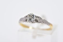 A YELLOW METAL SINGLE STONE DIAMOND RING, designed with a claw set old cut diamond, total