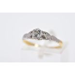 A YELLOW METAL SINGLE STONE DIAMOND RING, designed with a claw set old cut diamond, total