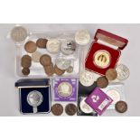 A PLASTIC TRAY CONTAINING COMMEMORATIVES AND MEDALLIONS, to include a boxed 50th Anniversary R.A.