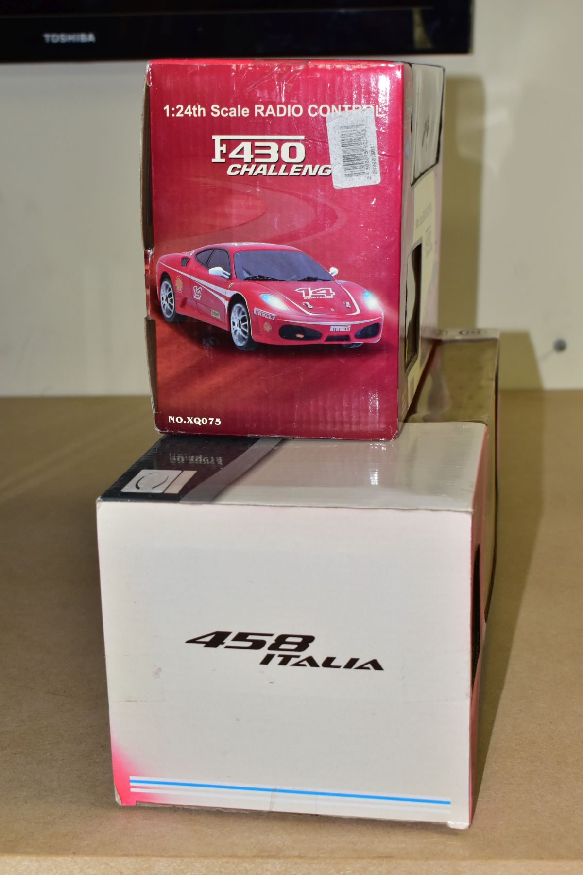 A RASTAR FERRARI 458 ITALIA 1/18 SCALE RADIO CONTROL CAR, together with a XIN QIANG Ferrari F430 - Image 2 of 3