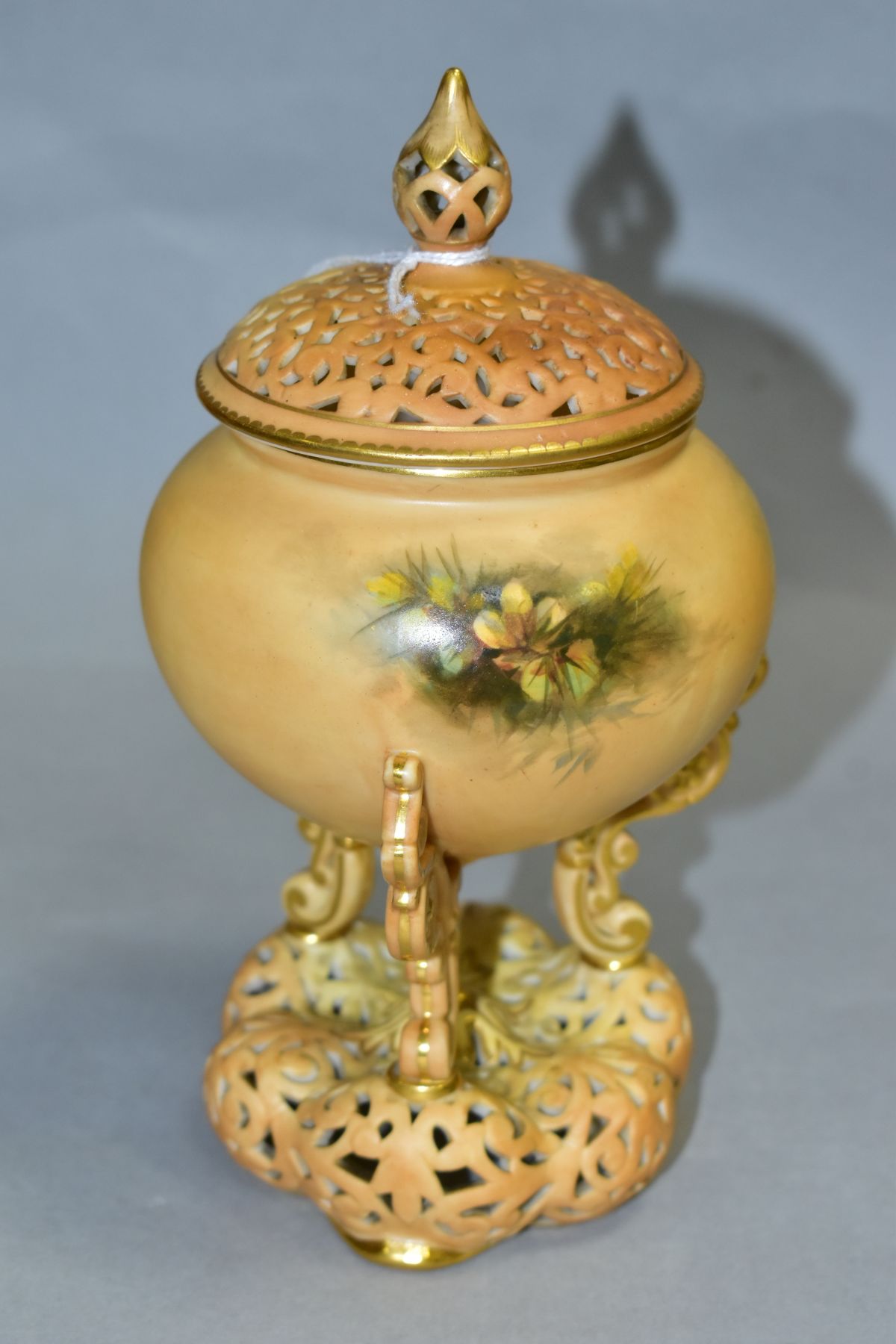 A GRAINGER WORCESTER RETICULATED POT POURRI AND COVER, blush ivory ground, painted by James - Image 3 of 7