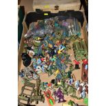 A QUANTITY OF ASSORTED PLASTIC SOLDIER AND OTHER FIGURES, to include Timpo Brenn Comet, Timpo Frozen
