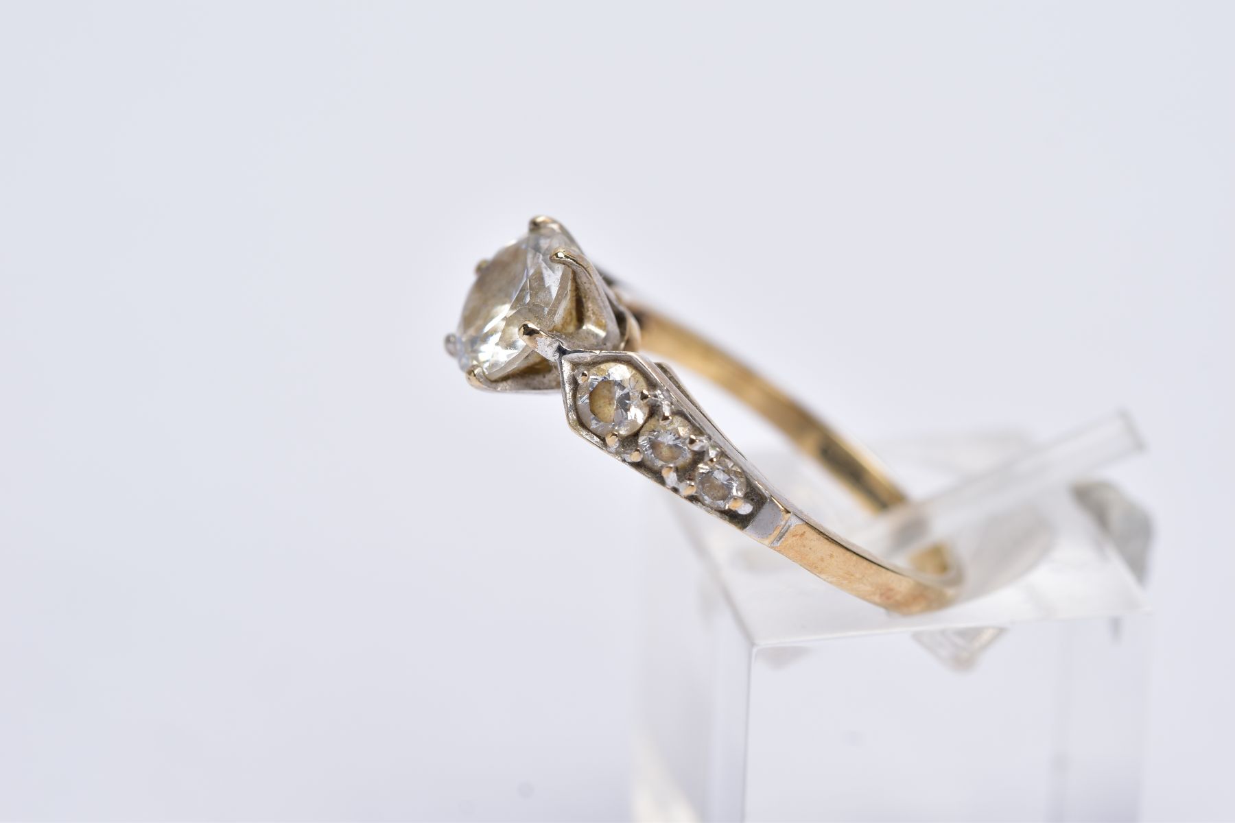 A 9CT GOLD CUBIC ZIRCONIA DRESS RING, ring size N, hallmarked 9ct gold, approximate gross weight 2.9 - Image 2 of 4