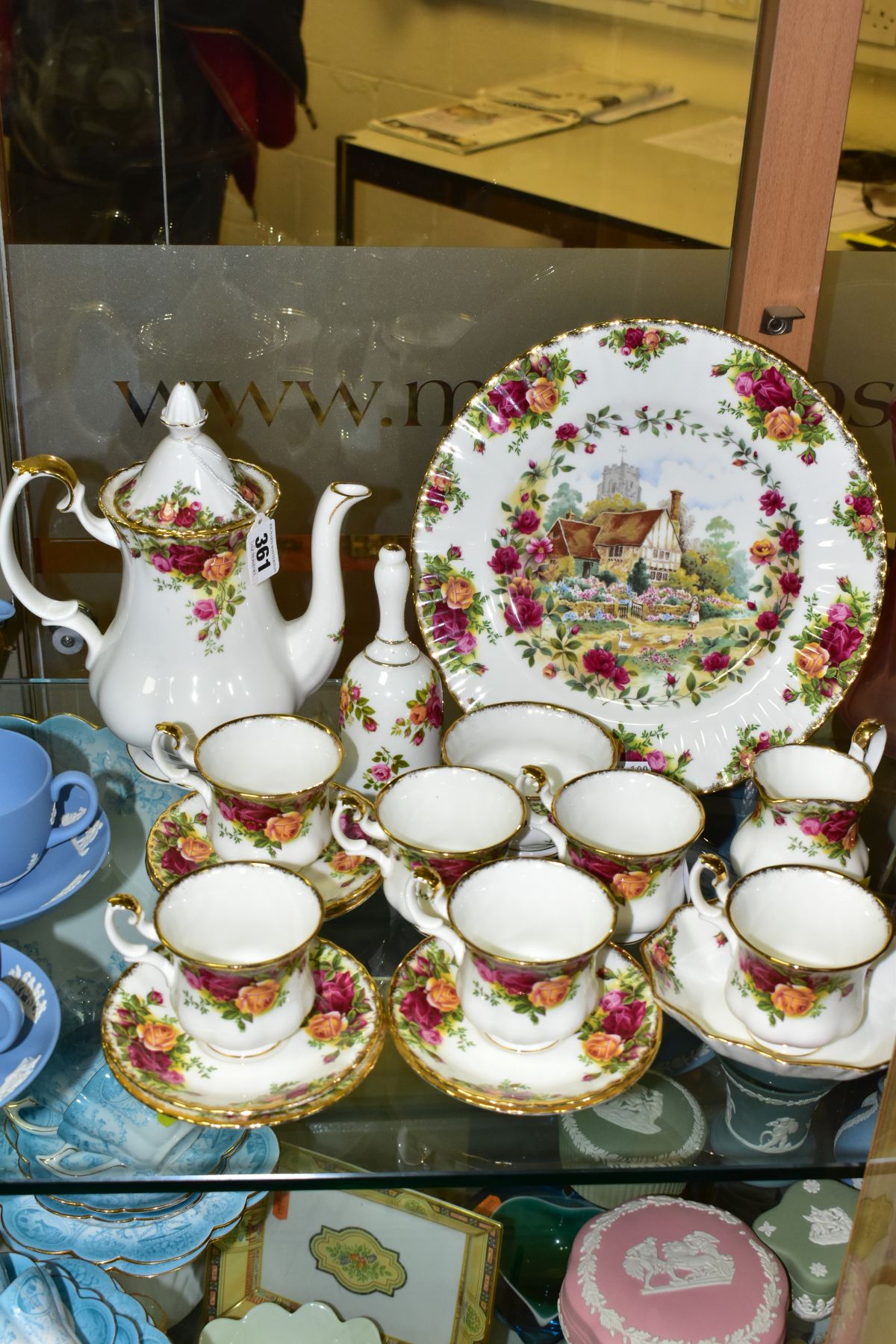 A ROYAL ALBERT OLD COUNTRY ROSES FIFTEEN PIECE COFFEE SERVICE, comprising coffee pot and cover,