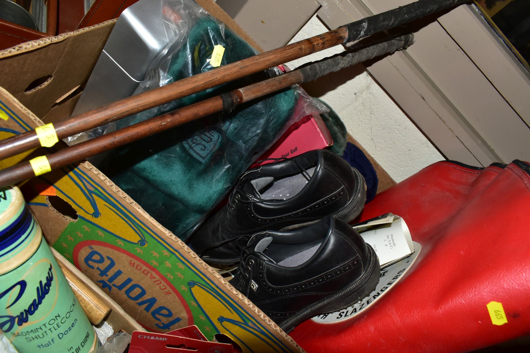 THREE BOXES OF SPORTING RELATED EQUIPMENT AND BOOKS, ETC, including golf balls, tees, Moor Hall Golf - Image 5 of 7