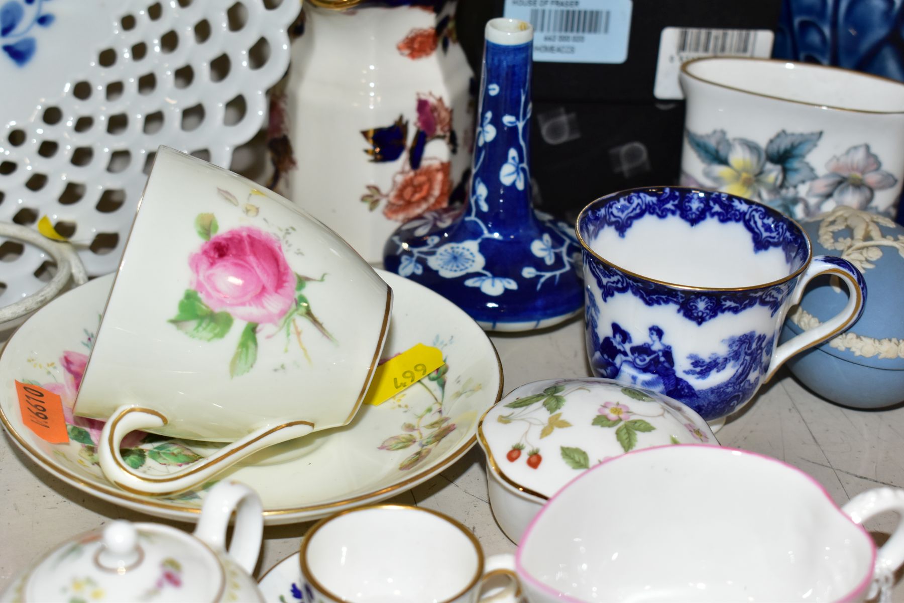 A GROUP OF ORNAMENTS, GIFT WARE, ETC, to include small Royal Worcester 'Enchantment' jug, height - Image 13 of 16