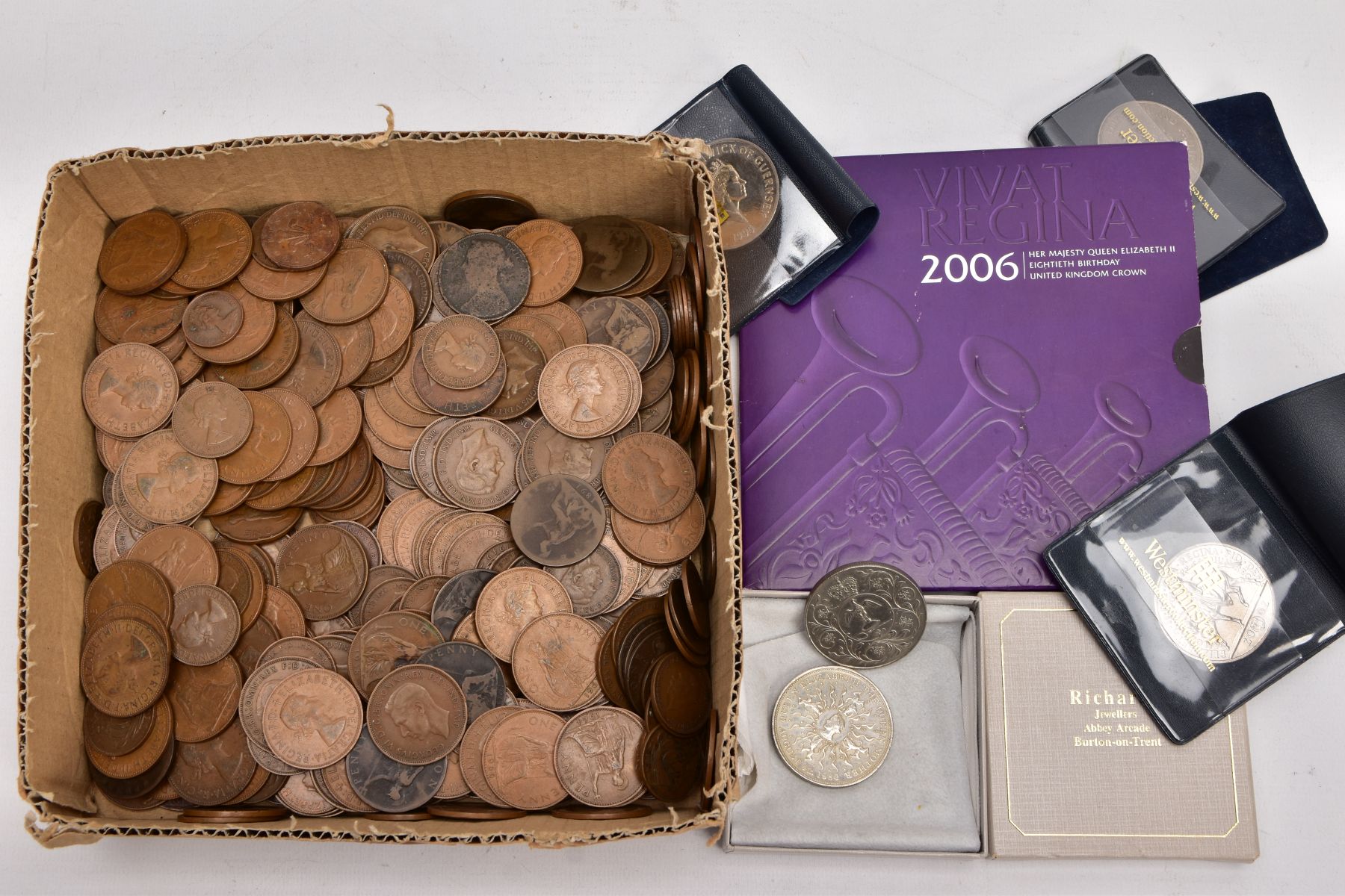 A BOX OF UK COINAGE to include a carded Royal Mint 2006 Elizabeth II 80th Birthday five pound