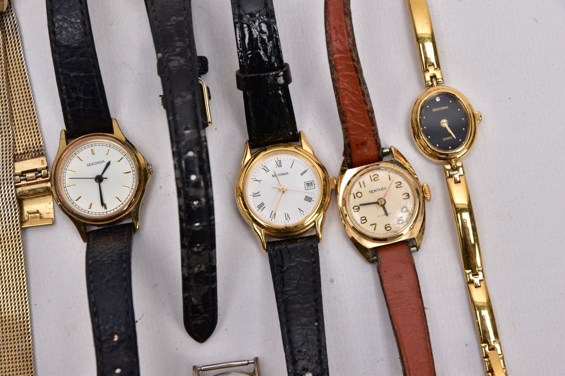 A BAG OF TWENTY 'SEKONDA' WRISTWATCHES AND A 'SEKONDA' WATCH FOB, mostly ladies quartz watches, of - Image 8 of 10