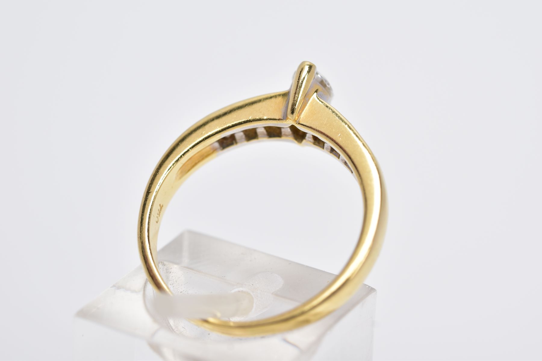 A YELLOW METAL DIAMOND RING, designed with a central raised, marquise cut diamond, flanked with - Image 3 of 4