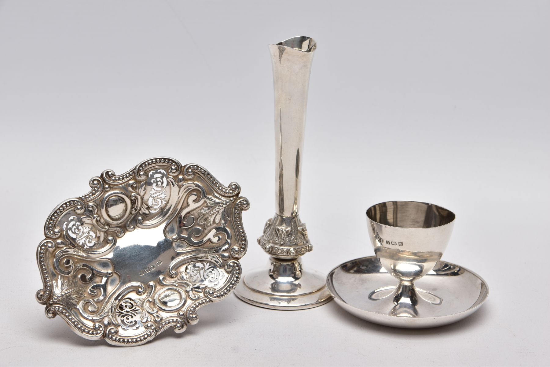 A SILVER EGG CUP, BONBON DISH AND A POSY VASE, the egg cup of a plain polished design fitted on a - Image 2 of 6