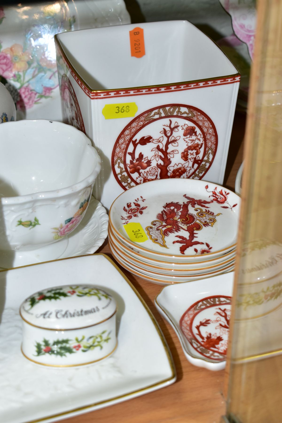 A QUANTITY OF ASSORTED CERAMICS AND GIFTWARE BY SPODE, COALPORT, ROYAL DOULTON, etc, including a - Image 10 of 13
