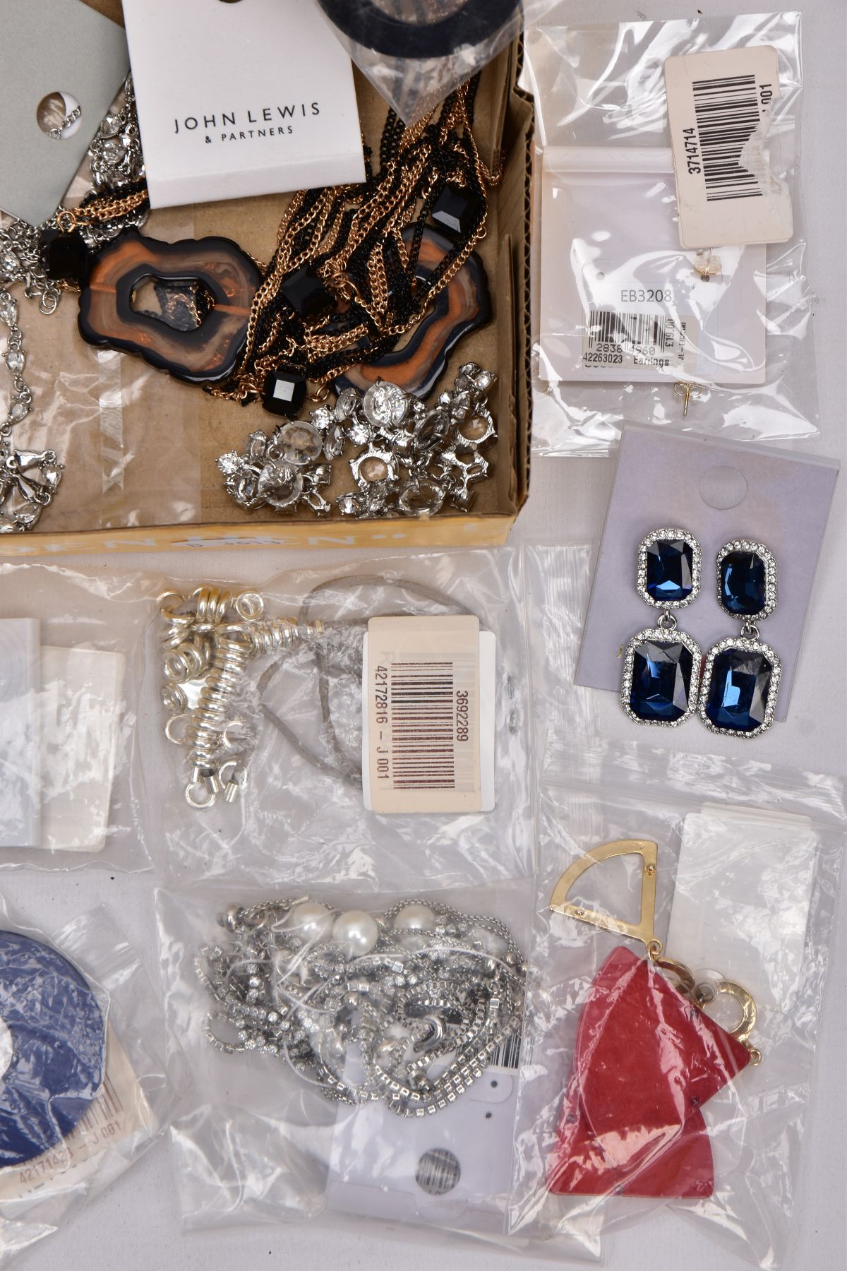 A TRAY OF COSTUME JEWELLERY, some pieces with tags and packaging, to include a large resin hoop - Image 4 of 4