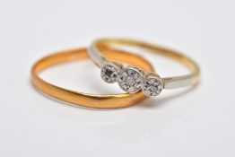 A YELLLOW METAL THREE STONE DIAMOND RING AND A 22CT GOLD BAND, the diamond ring centring on an
