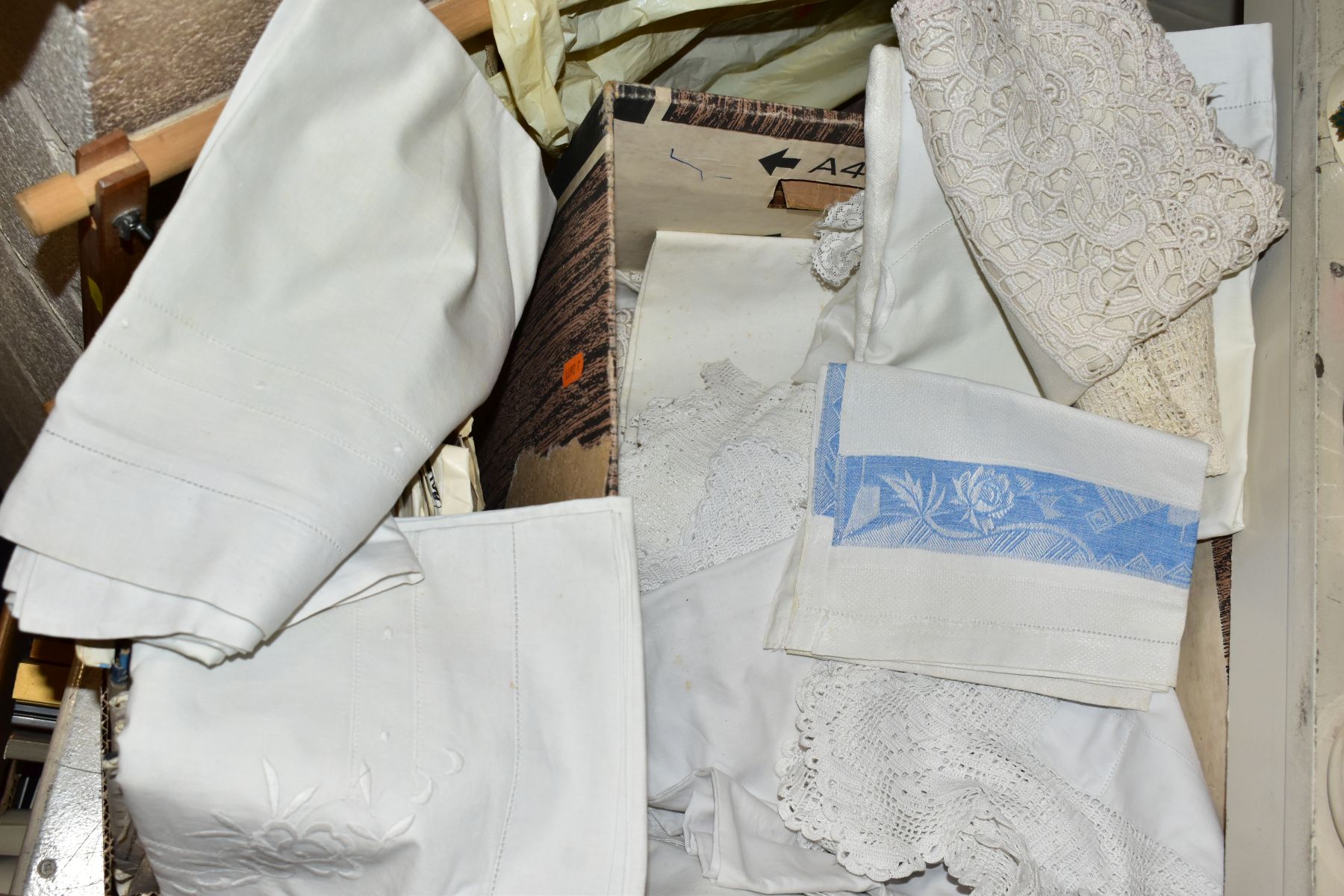 TWO BOXES OF TABLE LINEN, DRESS PATTERNS AND A TAPESTRY FRAME, linen includes various size table - Image 4 of 4